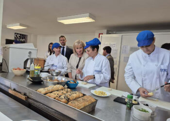 La Consejera de Industria visita un programa de formación y empleo en Palencia. / JCYL