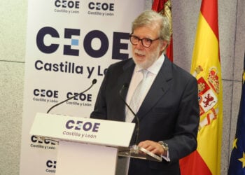 Santiago Aparicio es reelegido como presidente de CEOE en la Comunidad. / R. Valtero