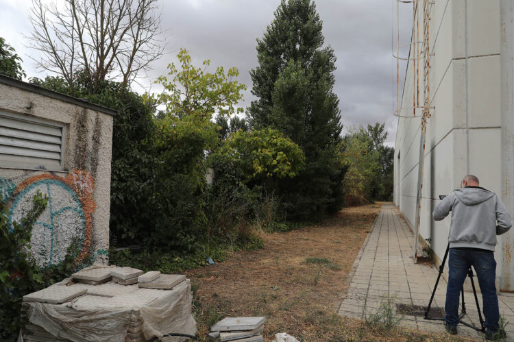 El cuerpo fue encontrado por un trabajador que realiza reformas en el recinto del Campus de La Yutera. / Brágimo