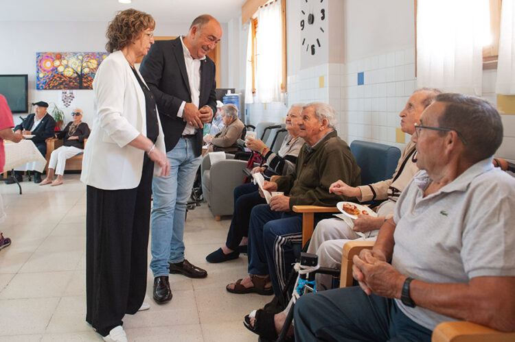 Jornada festiva en la residencia de Nava de la Asunción. DIPUTACIÓN