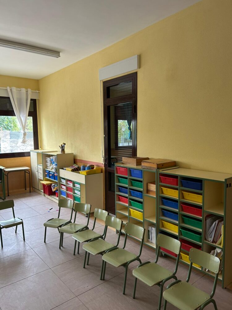El Ayuntamiento de Torrecaballeros destina 15.000 euros en ayudas para adquirir material escolar 1 Aula del CEIP Marqués de Lozoya en Torrecaballeros.