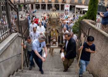 El Santísimo entrando a San Clemente/HÉCTOR CRIADO