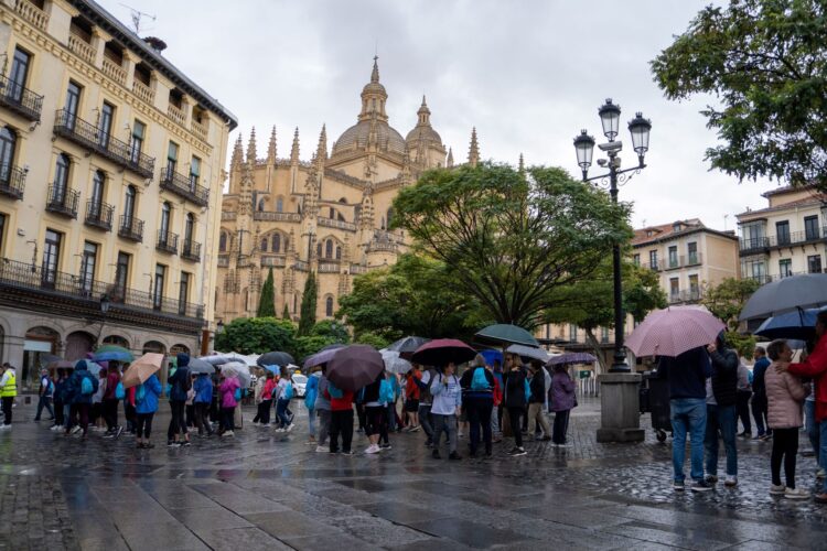 La marcha comenzó y terminó en la Plaza Mayor./HÉCTOR CRIADO