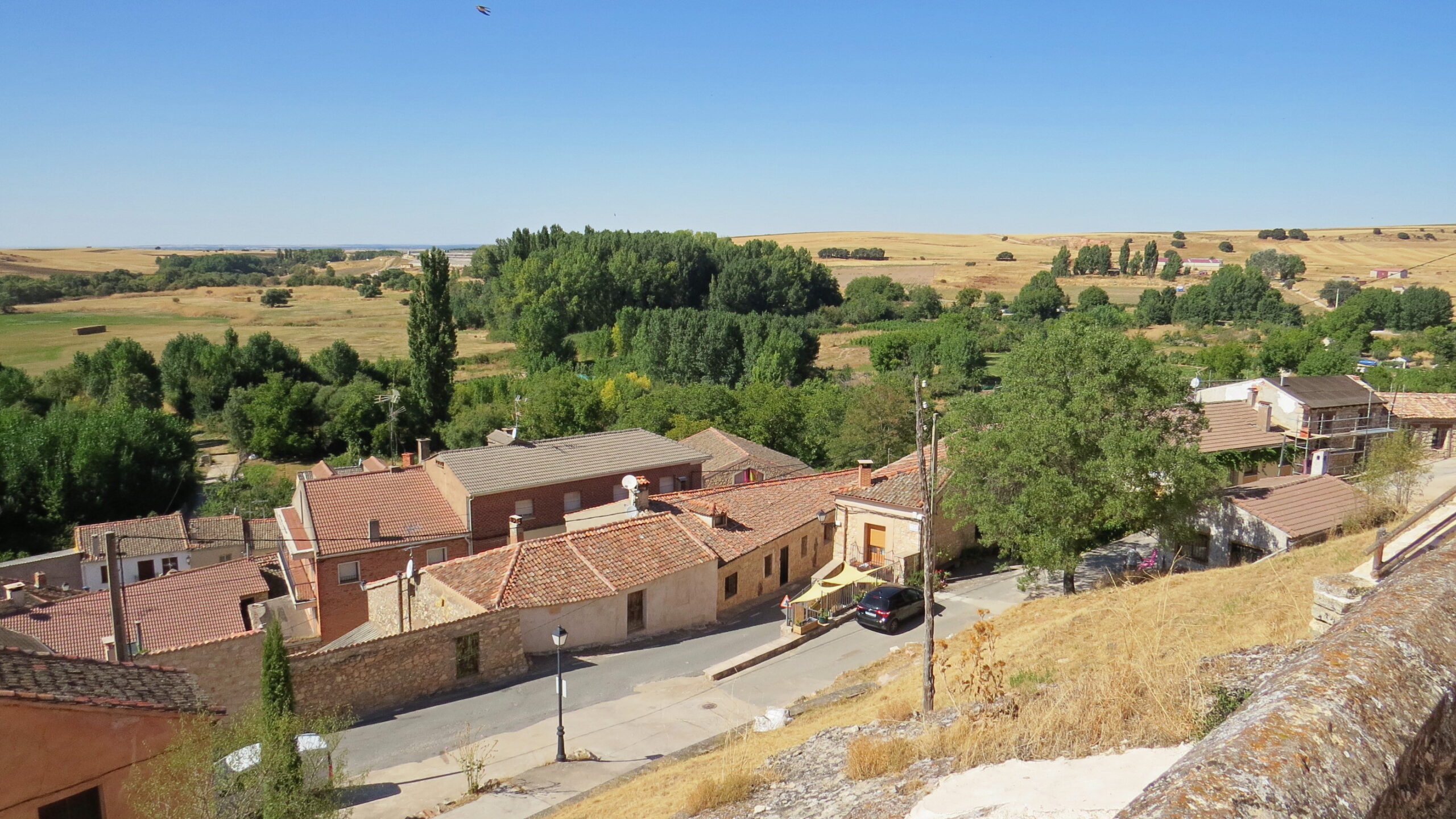 Provincia a través 4 Caserío de Caballar desde su iglesia.