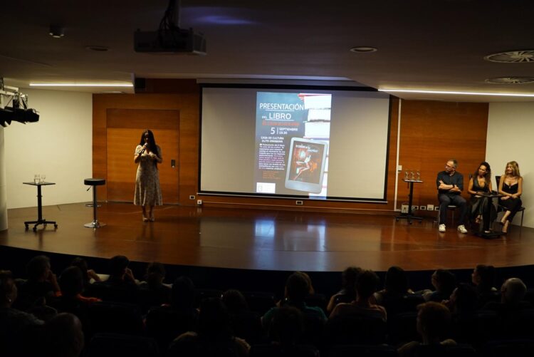 Entre la realidad y los sueños 1 Un momento de la presentación del libro ‘El color de los sueños’ que se llevó a cabo en la Casa de la Cultura de Olite./ E.A.