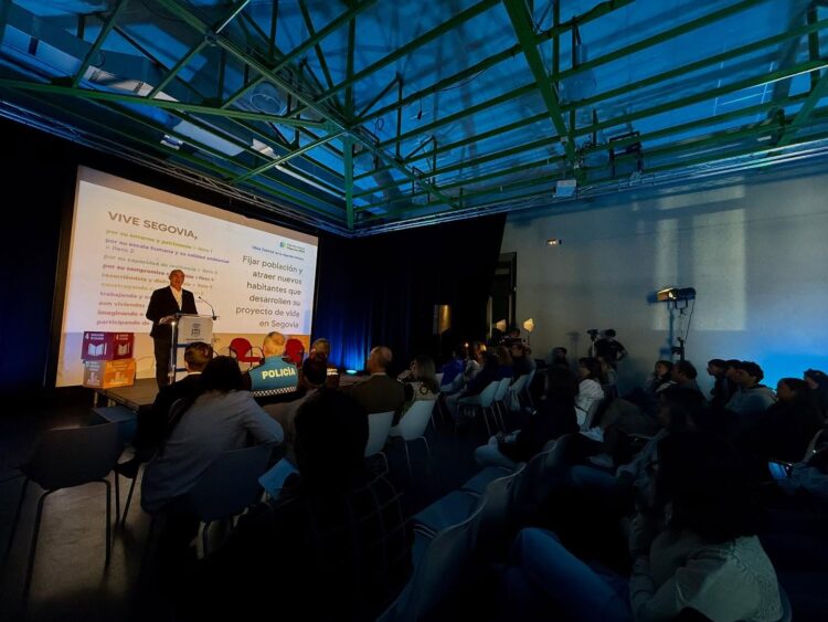 Un momento de la intervención del alcalde. /AYUNTAMIENTO DE SEGOVIA