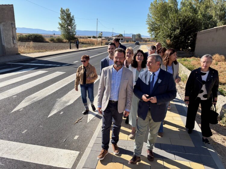 Visita a las obras de humanización de la travesía de Cabezuela / JCYL