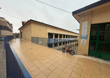 CEIP 'Fray Juan de la Cruz', tras la renovación del pavimento exterior en la entrada principal. / AYUNTAMIENTO DE SEGOVIA