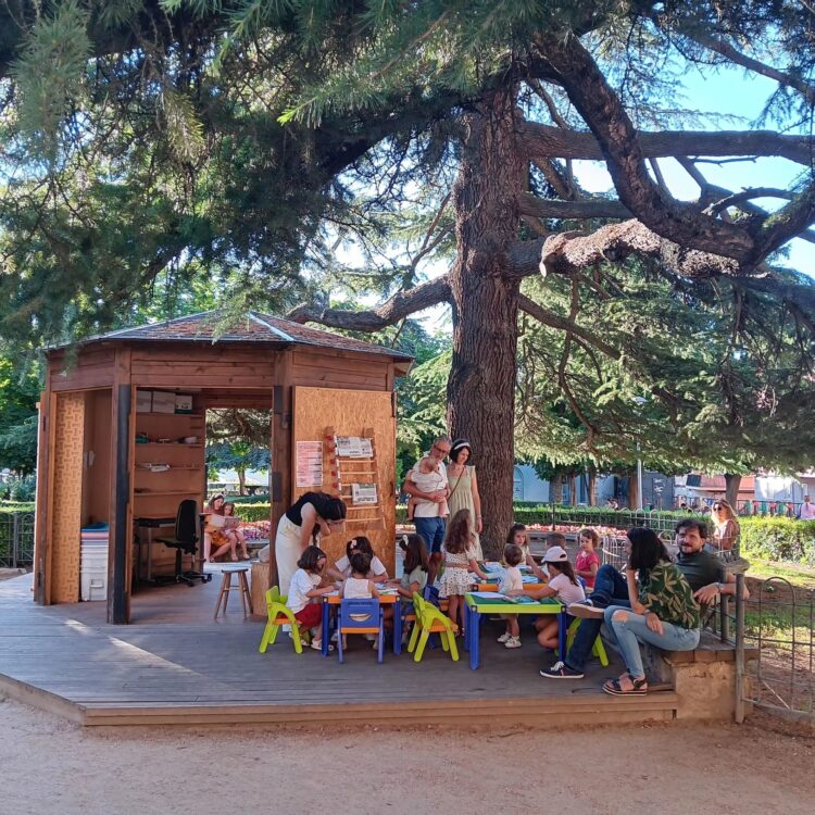 Las casetas de lectura concluyen el verano con más de 2.000 préstamos 1 Actividad en una de las casetas. /AYUNTAMIENTO DE SEGOVIA