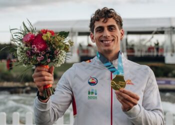 David Llorente, tras recibir la medalla de oro. / RFEP