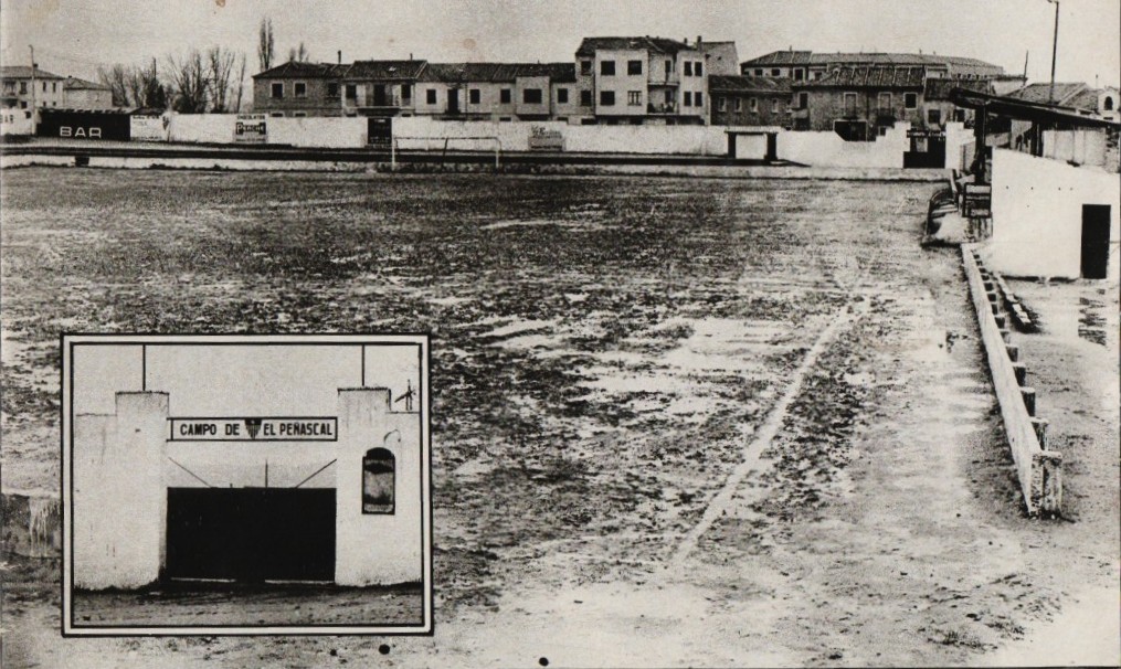 Los primeros pasos de la Asociación de la Prensa y ARTES Gráficas 4 El campo de El Peñascal, con su barro casi permanente.