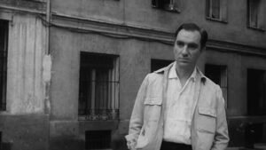 Fernando Fernán Gómez protagonizó y dirigió “El mundo sigue” en 1963.