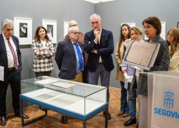 Presentación del documento restaurado que anuncia el nacimiento de Isabel la Católica. / HÉCTOR CRIADO