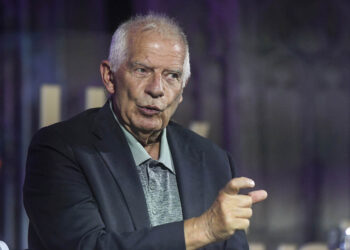 Josep Borrell, durante su intervención en el Hay Festival Segovia. / PABLO MARTÍN - EFE