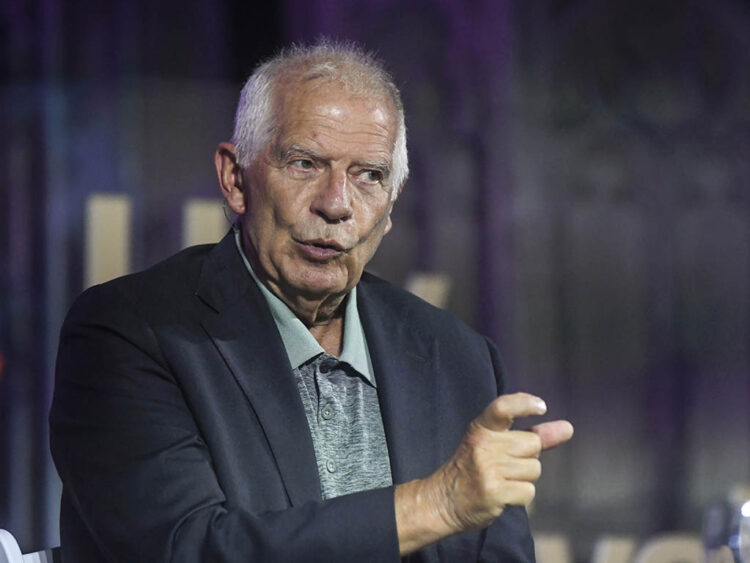Josep Borrell, durante su intervención en el Hay Festival Segovia. / PABLO MARTÍN - EFE