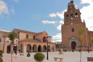 Historia de “la traída” del agua potable a Sangarcía 5 Iglesia de San Bartolomé en la plaza de la Constitución de Sangarcía.
