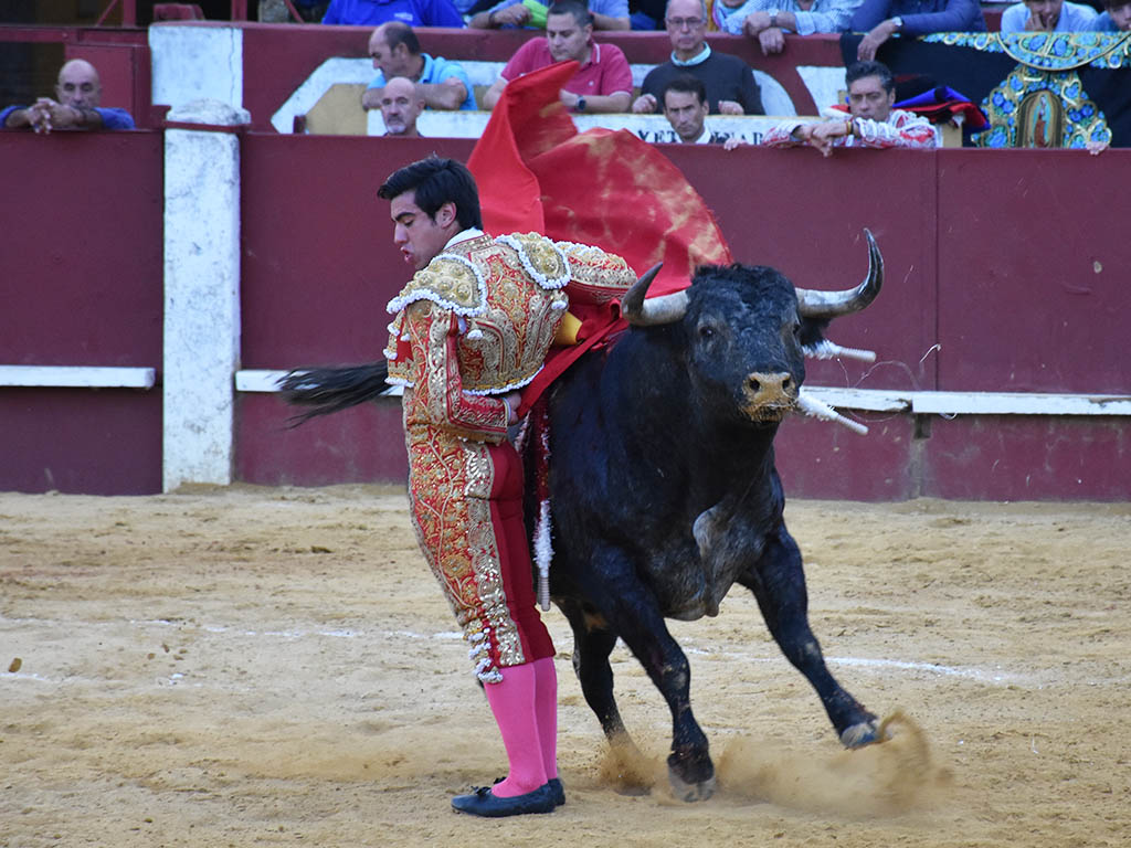 Partido de Resina, entre las complicaciones y las opciones 4 Manoletina del torero venezolano Jesús Enrique Colombo. / A.M.
