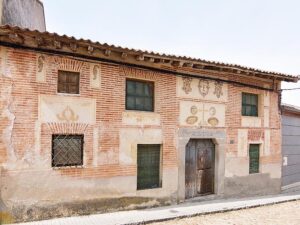 Historia de “la traída” del agua potable a Sangarcía 6 La riqueza de los arrieros se podía observar en las fachadas de las casas que construyeron.