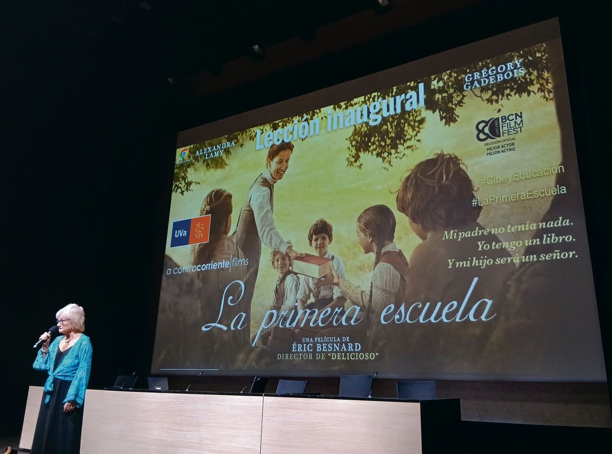 MERCEDES RUIZ EN EL SALONDE ACTS ANTES DE LA PROYECCION