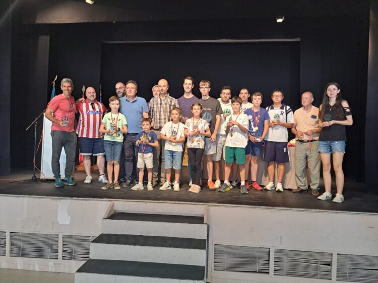 Entrega de los premios a los ajedrecistas / DIPUTACIÓN