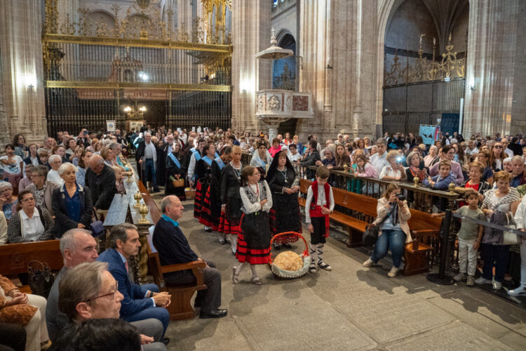 Ofrenda de Frutos a la Virgen de la Fuencisla - Héctor Criado