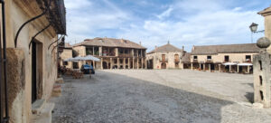 En el siglo XI nació la Comunidad de Villa y Tierra de Pedraza, un organismo de gobierno autónomo formado por 18 municipios.