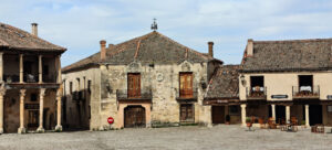 Se dice que en Pedraza nació el emperador Trajano, y también que fue residencia ocasional de Abderramán III.