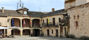 Fachada del ayuntamiento de la villa.