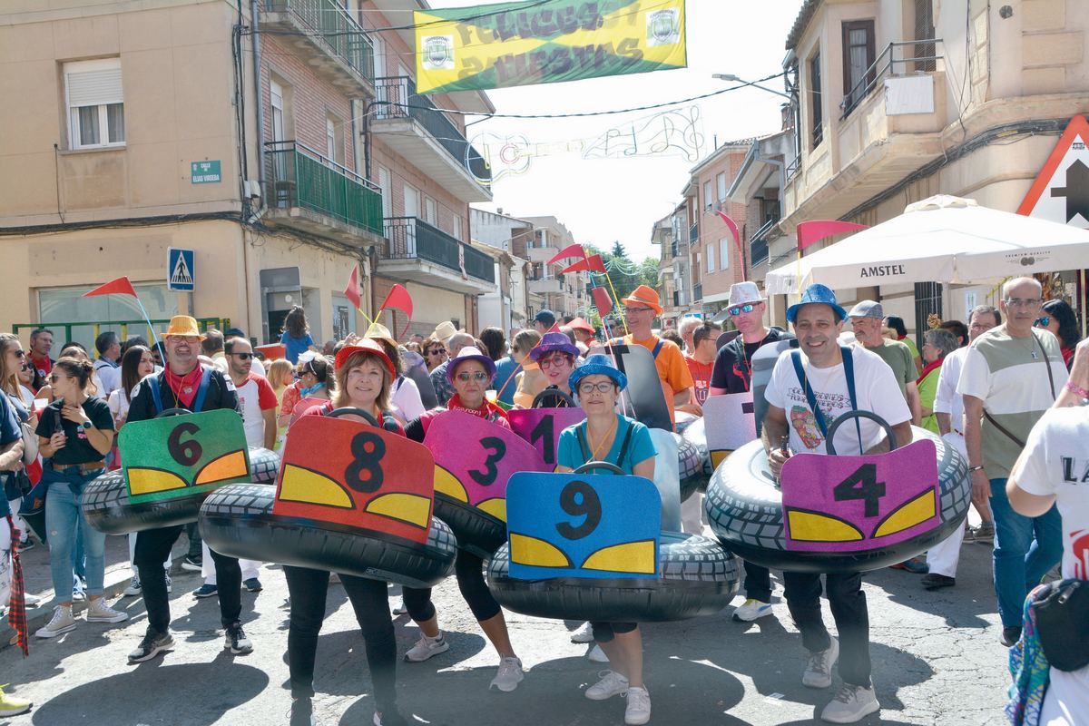 Pasacalles con disfraces