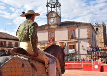 Paseíllo en la Plaza de Toros de Riaza. / A.M.