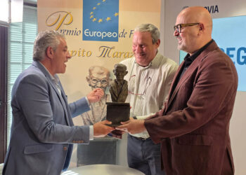 José María Bravo, Carmelo Gozalo y Juan Carlos Monroy presentan el Premio 'Agapito Marazuela'. / AYUNTAMIENTO DE SEGOVIA