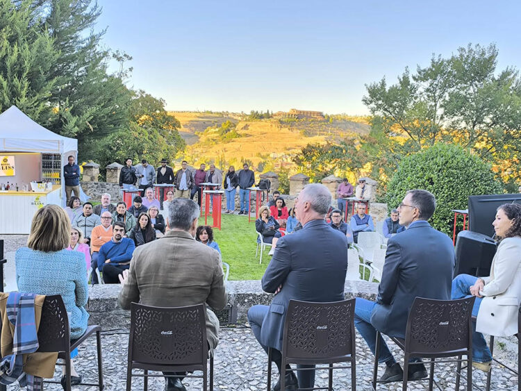 Más de 130 establecimientos de Segovia se suman a la campaña 'Hostelería por el clima' 1 Presentación de la campaña 'Hostelería Por El Clima'. / HOTUSE