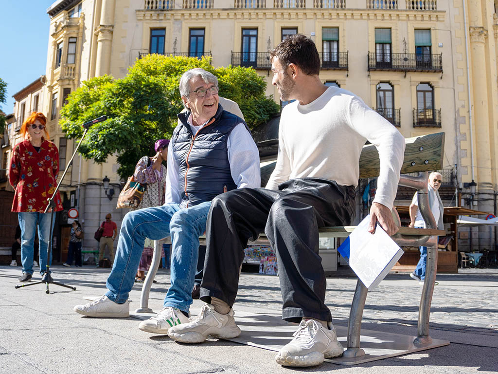 Un fin de semana cargado de eventos 3 Presentación de 'Dancing Bench' en el Hay Festival. / HÉCTOR CRIADO