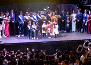 Reina, rey, damas y alfiles en el inicio de la Función navera / AMADOR MARUGÁN