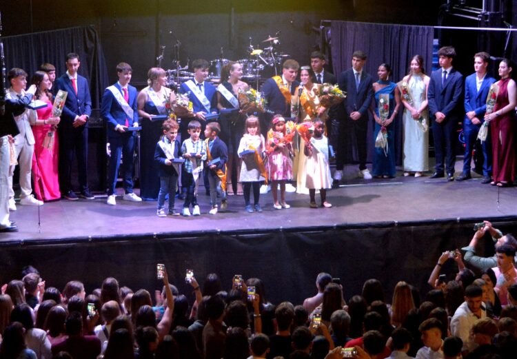 Reina, rey, damas y alfiles en el inicio de la Función navera / AMADOR MARUGÁN