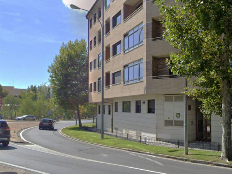 Los trabajos de detección de fugas en la zona del Espolón revelan dos nuevas averías 1 Rotonda del Espolón.