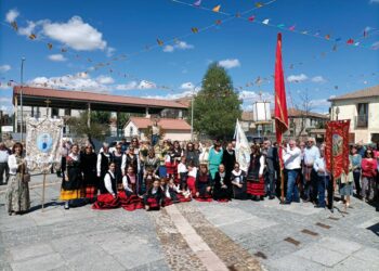 Varias generaciones de santotomeños se preparan para vivir las fiestas patronales de 2025.  / S. de Diego