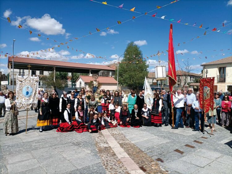 Varias generaciones de santotomeños se preparan para vivir las fiestas patronales de 2025.  / S. de Diego