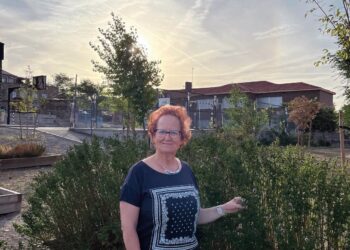 Soterraña Sastre en uno de los terrarios educativos del colegio.