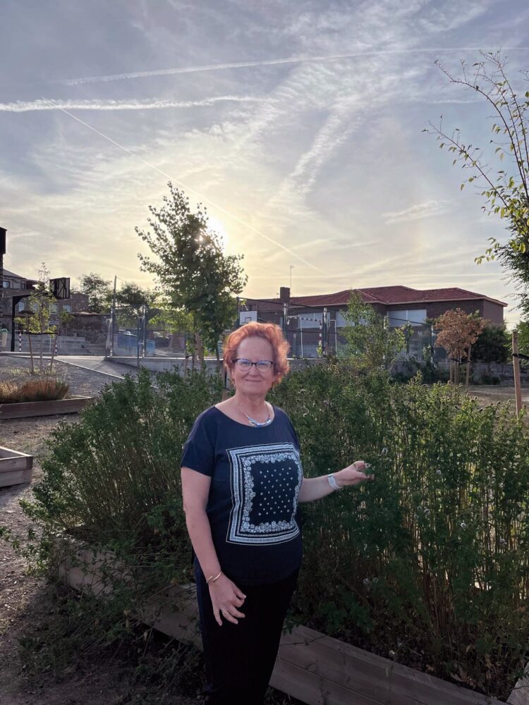 Soterraña Sastre en uno de los terrarios educativos del colegio.
