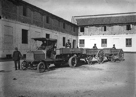 Las prácticas antaño de los alumnos de la Academia 3 Tren de arrastre, Academia de Artilleria, 1911.