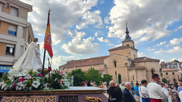 San Lorenzo y la Virgen de la Fuencisla 1 Subida de la Virgen de la Fuencisla.