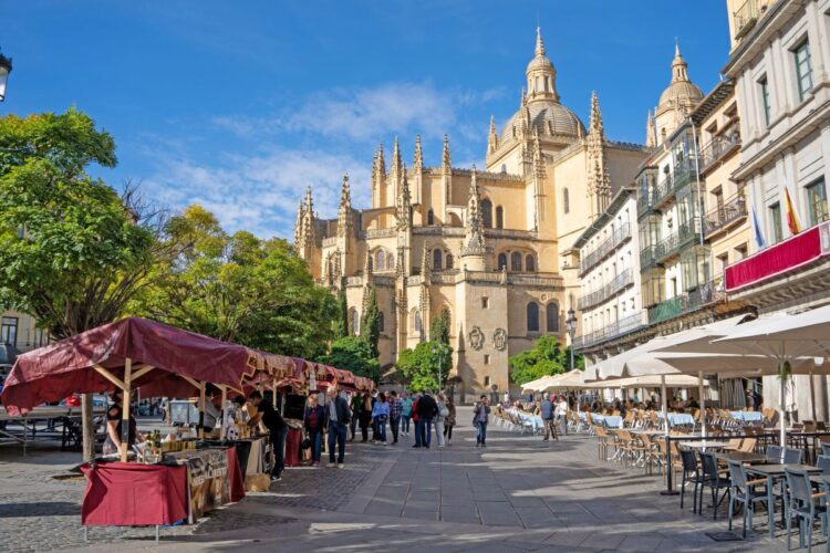 Feria de Alimentos de Segovia celebrada en la Plaza Mayor.
