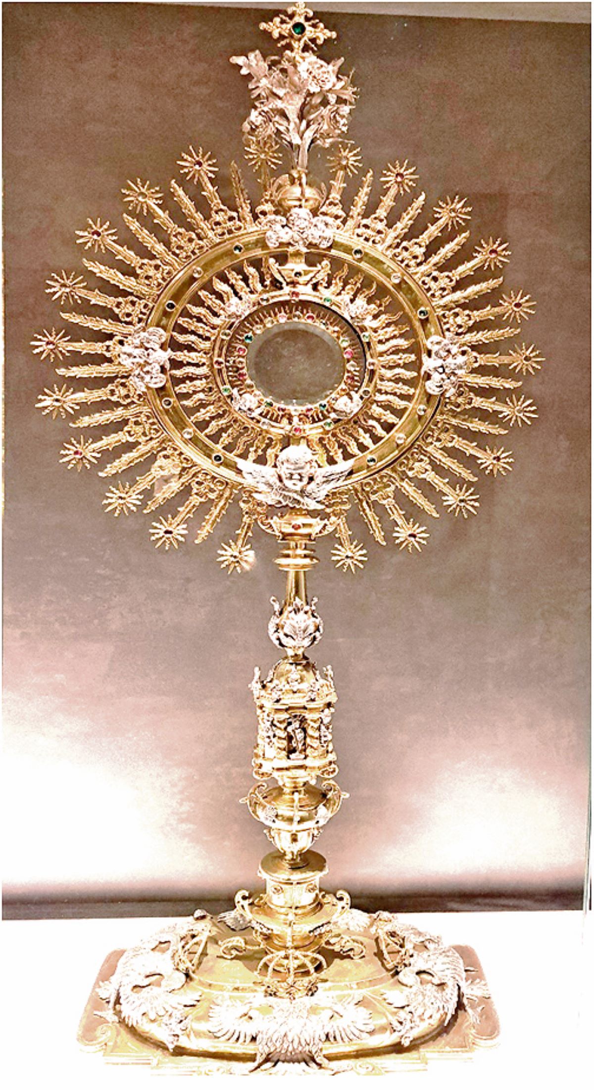 La imagen del retablo de la iglesia del Seminario 3 Custodia del Seminario en el museo del Palacio episcopal de Segovia.