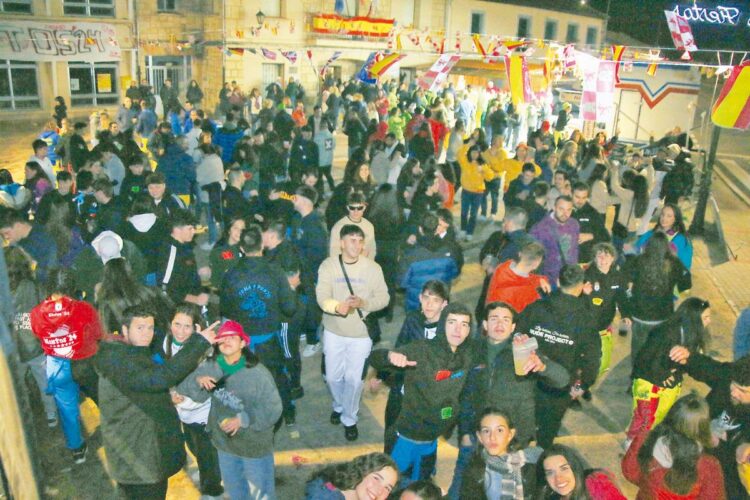 Animación en la Plaza Mayor el año pasado. / Ayuntamiento de San Miguel de Bernuy