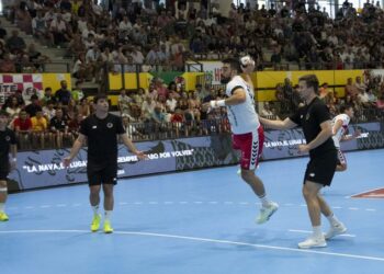 Partido en Astorga del Balonmano Nava. B. Nava