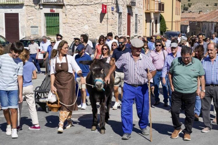 Vegas de Matute rinde homenaje a la tradición calera 1 Ediciones pasadas del Día del Calero en Vegas de Matute / E.A.
