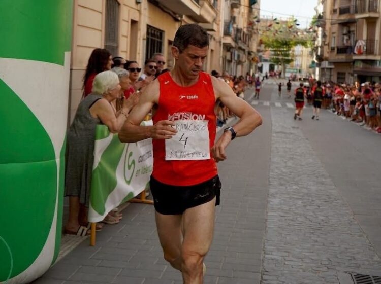 Francisco Maderuelo logra el tercer puesto en la XX Milla Paralímpica de Chiva 1 Francisco Maderuelo durante un instante de la prueba./CAS