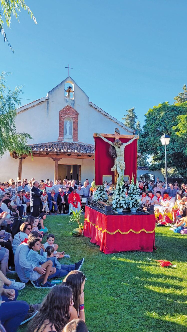 Los vecinos rinden culto al Santo Cristo del Humilladero. / Ayuntamiento de Cabezuela