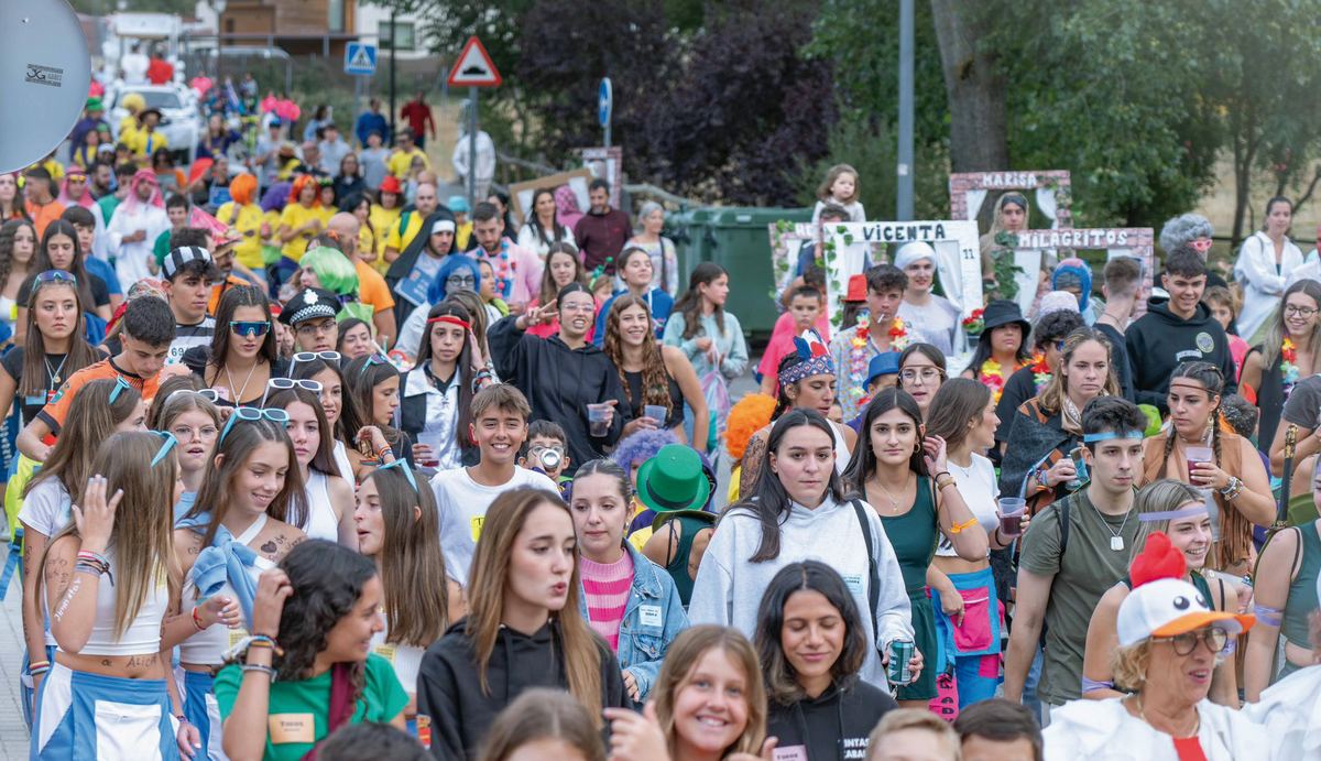 Así se siente el rugido festivo de Trescasas 3 desfile
